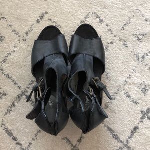 Black Strap Wedges